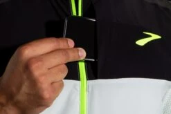 Brooks Men's Carbonite Vest - Icy Grey/Black/Nightlife (211358030) -Sports Equipment 211358 030 D2 Carbonite Vest