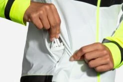 Brooks Women's Carbonite Jacket - Icy Grey/Black/Nightlife (221493030) -Sports Equipment 221493 030 D4 Carbonite Jacket