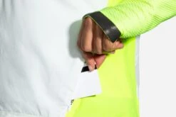 Brooks Women's Carbonite Vest - Icy Grey/Black/Nightlife (221498030) -Sports Equipment 221498 030 D2 Carbonite Vest