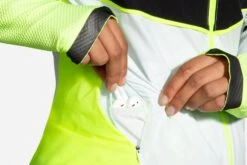 Brooks Women's Carbonite Vest - Icy Grey/Black/Nightlife (221498030) -Sports Equipment 221498 030 D3 Carbonite Vest