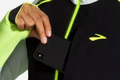 Brooks Women's Carbonite Vest - Icy Grey/Black/Nightlife (221498030) -Sports Equipment 221498 030 D4 Carbonite Vest