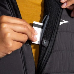 Brooks Women's Shield Hybrid Jacket - Black (221557001) -Sports Equipment 221557 001 D2 Shield Hybrid Jacket 2