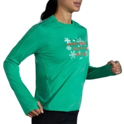 Brooks Women's Run Merry Distance Long Sleeve - Green/Run Merry (221563377) -Sports Equipment 221563 377 MV Run Merry Distance Graphic LS