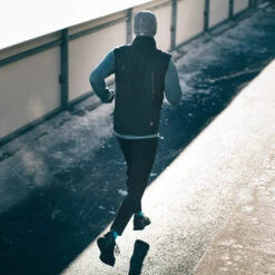 CEP Men's Winter Run Vest - Black (W0165R) -Sports Equipment W0165R LIFESTYLEIMAGE3 1800x1800 7a55ba33 5cc9 4ac7 92d0 2afba0703d78