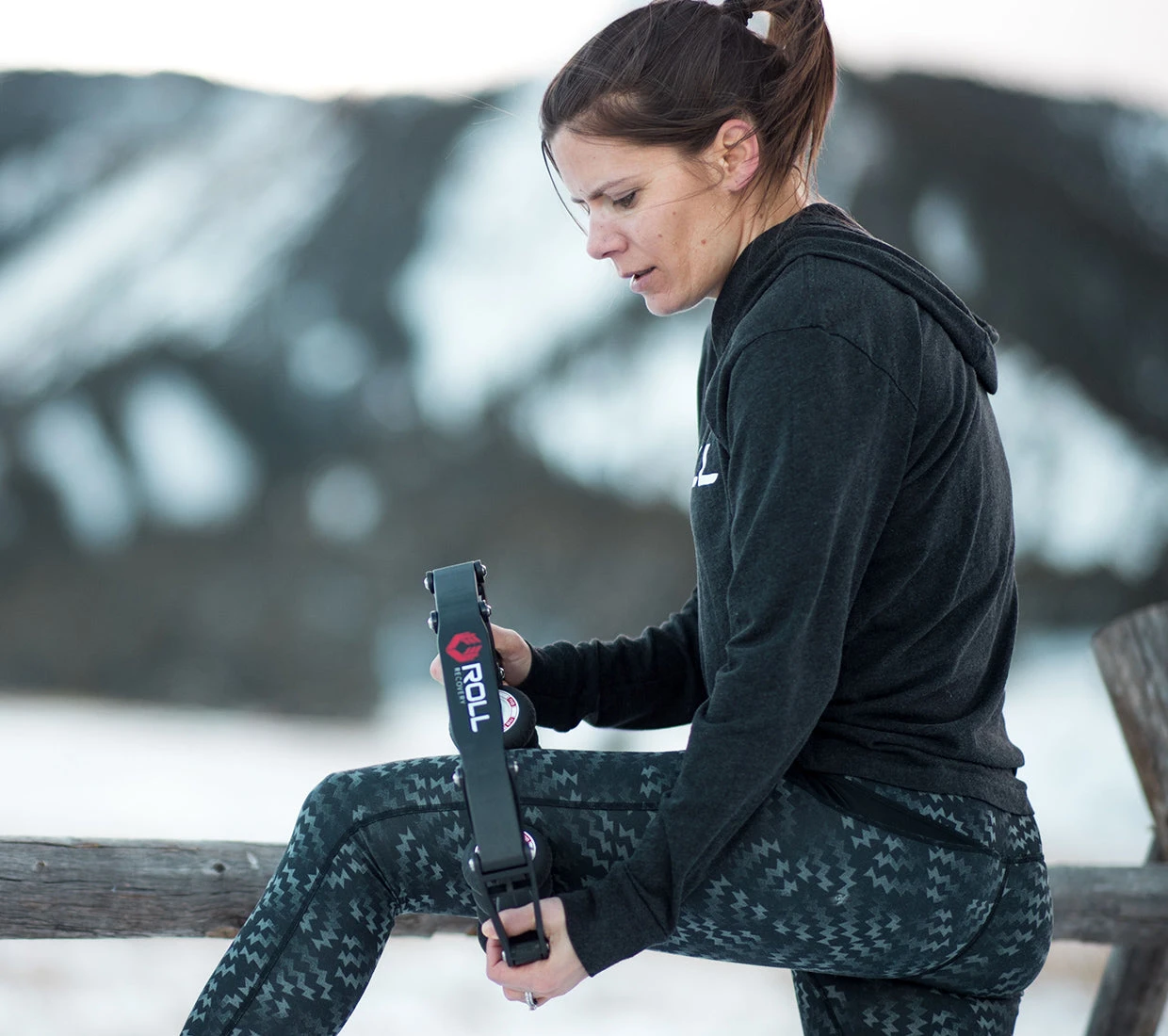 Roll Recovery R8 V2 Massage Roller - Carbon Black (4293) 7 Roll Recovery R8 V2 Massage Roller - Carbon Black (4293) - Image 5